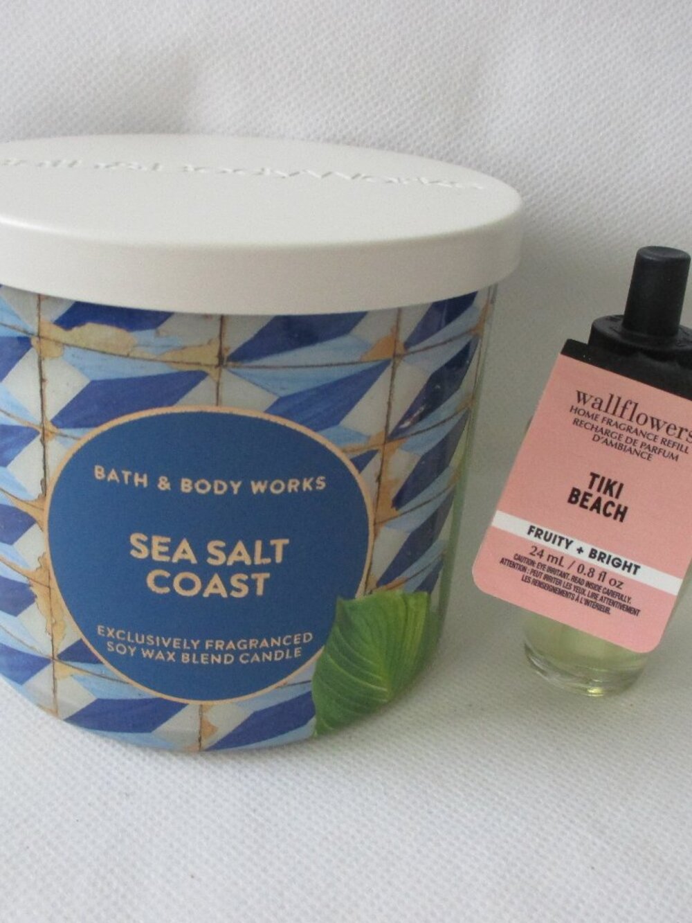 Bath & Body Works 2 piece candle & Wallflower bundle